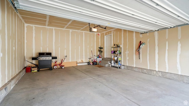 950 N 90 W, Santaquin, UT 84655 - garage featuring a garage door opener