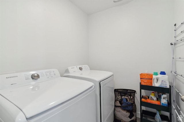 1010 E Bigelow Ave, Layton, UT 84040 - laundry area featuring washer and dryer