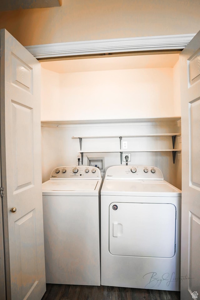 562 S 400 E, Ivins, UT 84738 - laundry area with washer and dryer and dark wood-type flooring