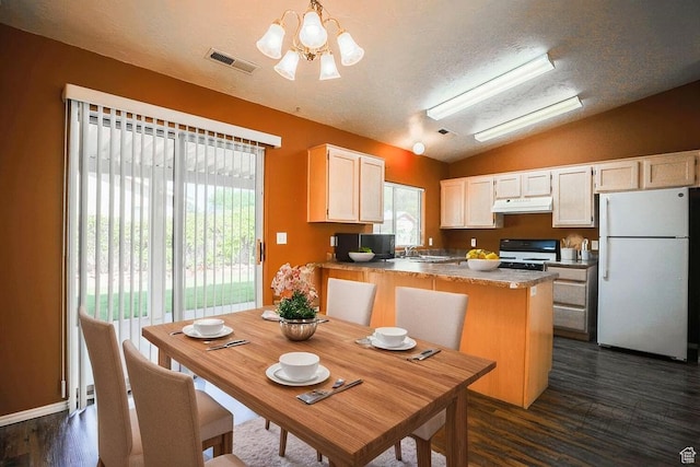 562 S 400 E, Ivins, UT 84738 - dining space featuring vaulted ceiling, a chandelier, dark wood finished floors, and a textured ceiling