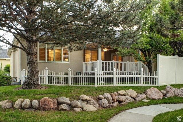 11863 S Cottage Side Way, Draper, UT 84020 - view of front facade with stucco siding, a fenced front yard, and covered porch