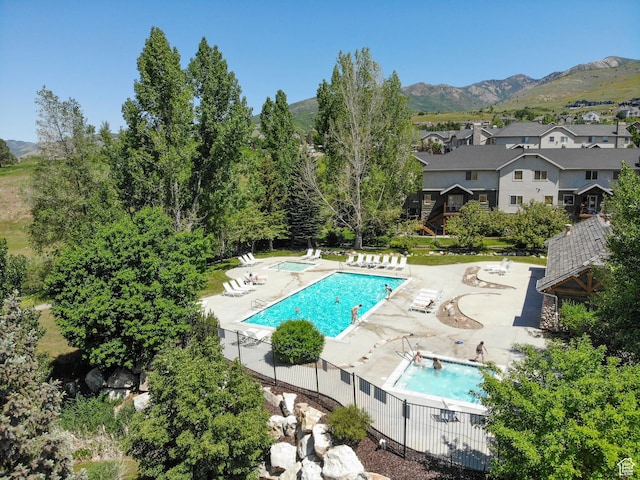 5176 E Fairview Loop Unit C505, Eden, UT 84310 - community pool featuring a hot tub, a patio area, a mountain view, and a residential view