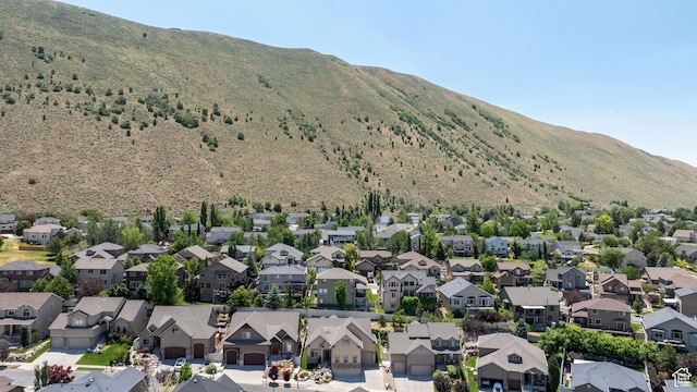 258 E Red Leaf Dr, Draper, UT 84020 - aerial view of residential area featuring mountains