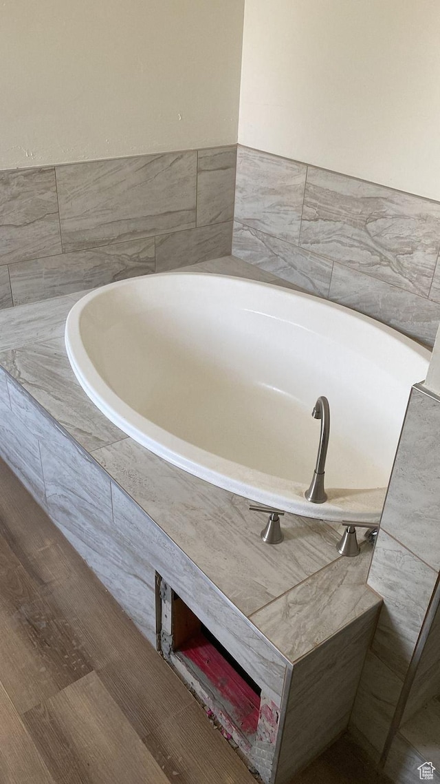 371 Broadmoor Ave, Ogden, UT 84404 - full bath with a garden tub