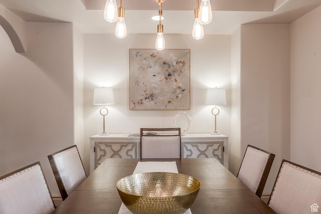 10677 S Amberley Ln E, Sandy, UT 84094 - dining area featuring arched walkways