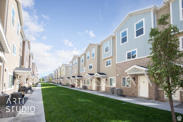 43 E 670 N, Vineyard, UT 84059 - surrounding community with a residential view and a yard