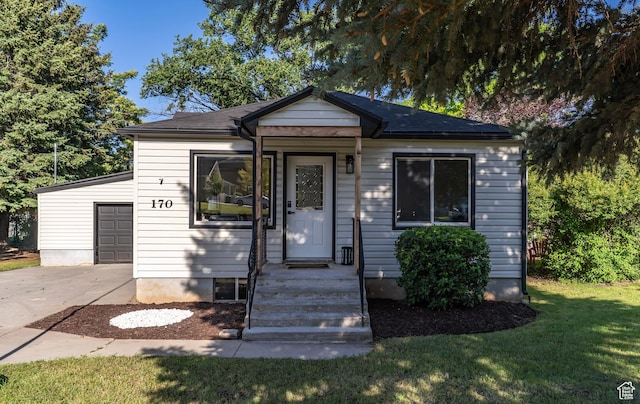 170 S 1300 E, Springville, UT 84663 - bungalow-style home with a front yard, driveway, and a garage