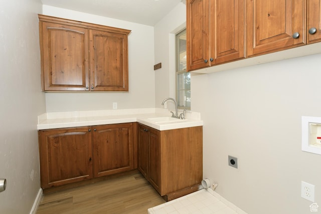 1103 Vista Dr, Santaquin, UT 84655 - laundry room featuring electric dryer hookup, hookup for a gas dryer, light wood finished floors, and cabinet space