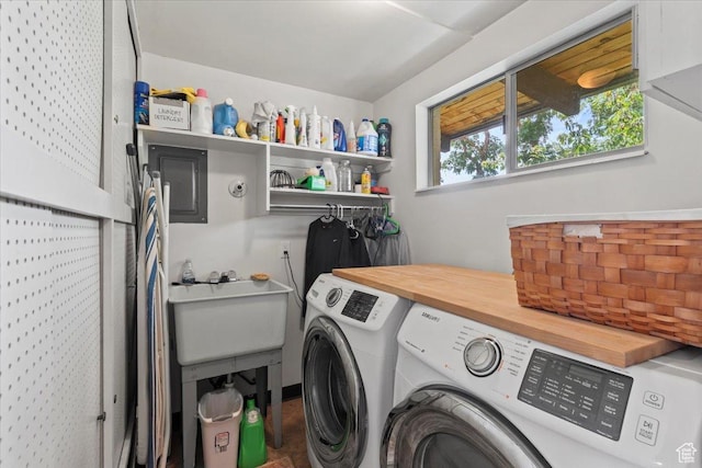 4560 S Wallace Ln, Holladay, UT 84117 - laundry area with washer and clothes dryer