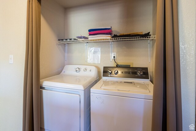 3287 E Fairway Loop, Moab, UT 84532 - washroom with washer and dryer