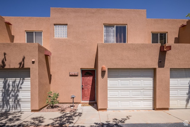 3287 E Fairway Loop, Moab, UT 84532 - southwest-style home with stucco siding