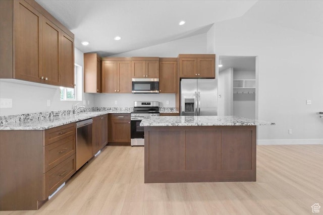 61 E 600 S, Nephi, UT 84648 - kitchen with appliances with stainless steel finishes, light wood-style floors, lofted ceiling, a center island, and recessed lighting