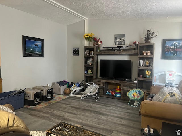 675 W 2550 S, Price, UT 84501 - living area featuring a textured ceiling and wood finished floors
