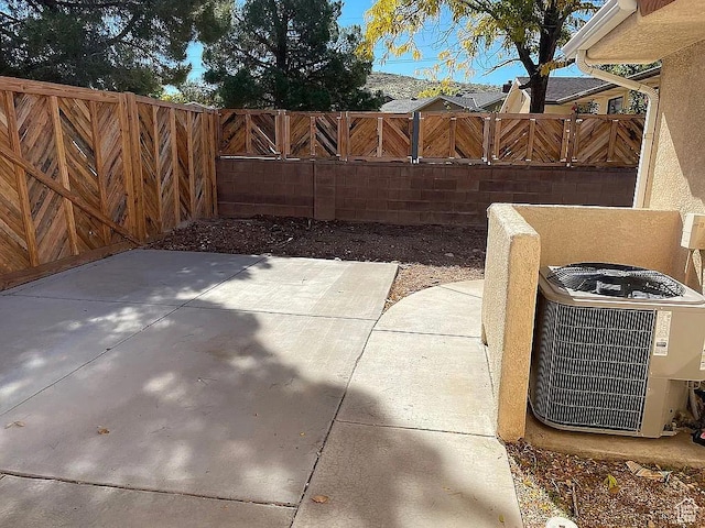 1118 E Chokeberry Dr, St George, UT 84790 - fenced backyard with a patio