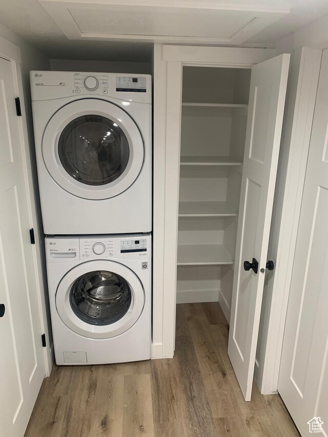 575 40th St, Ogden, UT 84403 - laundry room featuring stacked washer / dryer and light wood-style floors