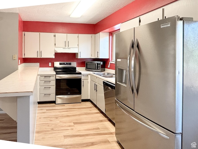 101 N 1850 W Unit 35, Cedar City, UT 84720 - kitchen featuring appliances with stainless steel finishes, under cabinet range hood, light wood-style flooring, light countertops, and a peninsula