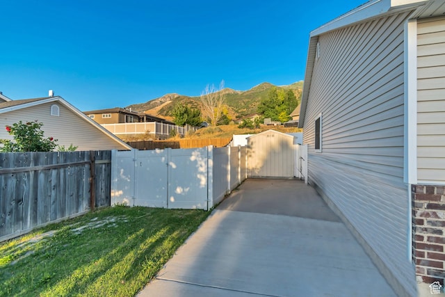 382 N Peach St, Santaquin, UT 84655 - view of yard with a mountain view and a gate