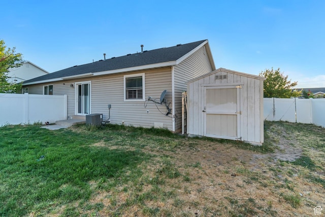 382 N Peach St, Santaquin, UT 84655 - back of property featuring a fenced backyard and a storage unit