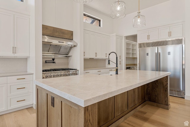 1762 S 920 W, Hurricane, UT 84737 - kitchen featuring stainless steel appliances, light wood-style flooring, white cabinetry, and a kitchen island with sink