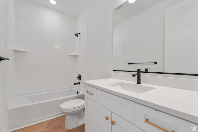 1344 W View Dr S, Santaquin, UT 84655 - full bath featuring wood finished floors, vanity, washtub / shower combination, and recessed lighting