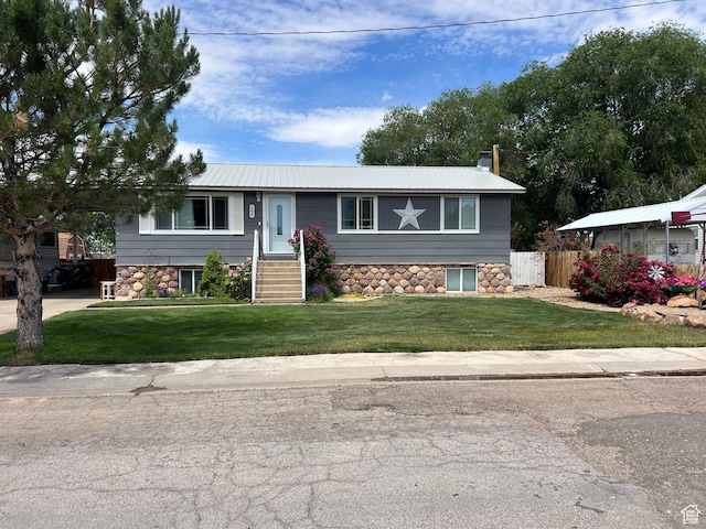 696 S 100 E, Roosevelt, UT 84066 - view of front of house featuring a metal roof