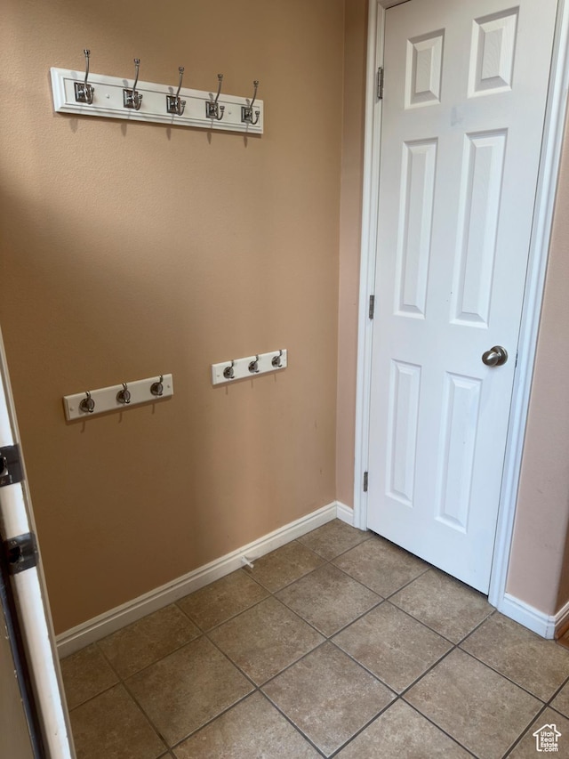 1513 W 190 N, Pleasant Grove, UT 84062 - laundry area featuring light tile patterned floors and baseboards