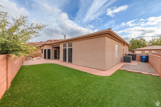 250 N Snow Canyon Dr Unit 16, Ivins, UT 84738 - back of house featuring a patio, a fenced backyard, and stucco siding