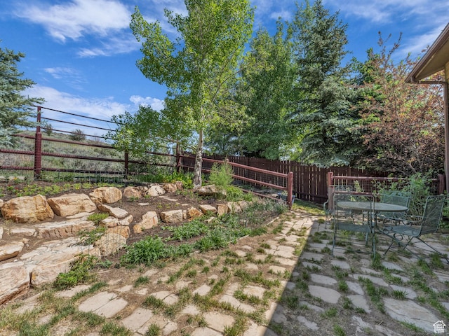 789 Richmond Dr, Park City, UT 84098 - fenced backyard featuring outdoor dining space and a patio area