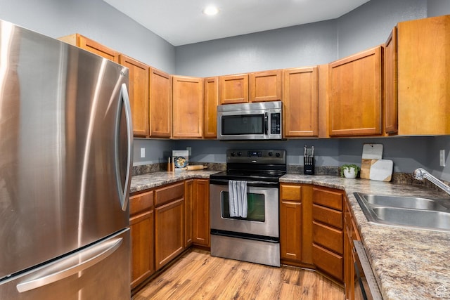 136 W Spring Hill Way, Saratoga Springs, UT 84045 - kitchen featuring appliances with stainless steel finishes, light wood-style floors, brown cabinets, and recessed lighting
