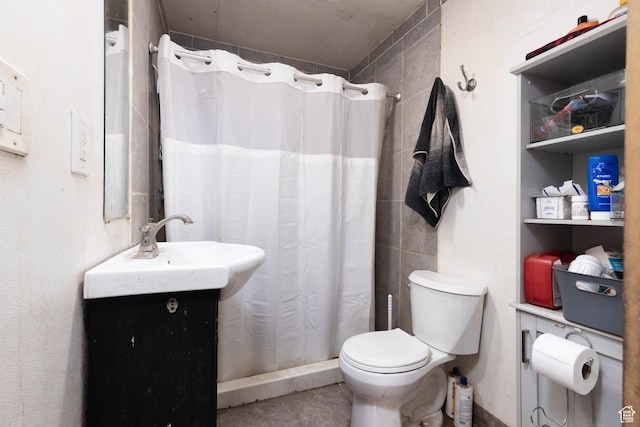 199 S 200 E, Richfield, UT 84701 - full bathroom featuring vanity and curtained shower