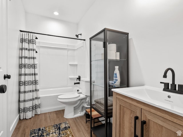 627 S Meade St, Mapleton, UT 84664 - full bath featuring shower / tub combo, wood finished floors, and vanity