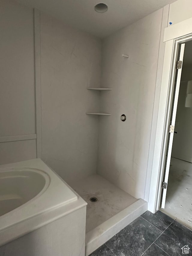 2613 S 2430 W Unit 111, Syracuse, UT 84075 - bathroom with a stall shower