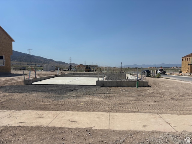 2342 E Woodbury Ln S Unit 547, Eagle Mountain, UT 84005 - view of yard featuring a mountain view