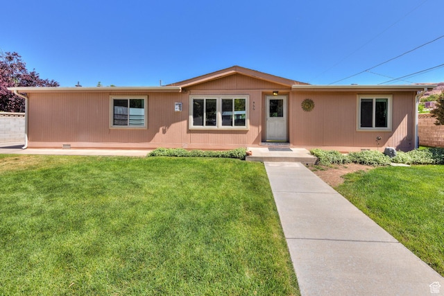 466 W Wingate Ave, Moab, UT 84532 - view of front of property featuring a front yard
