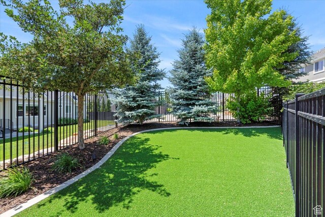 6221 W Applecross Cir, Highland, UT 84003 - view of yard with a putting green