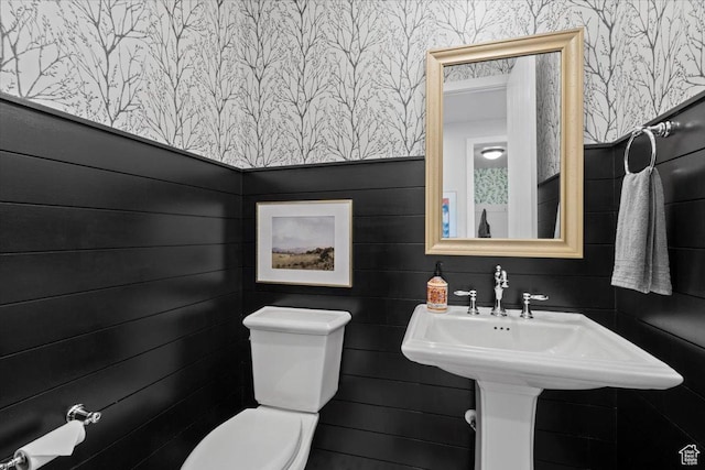 6221 W Applecross Cir, Highland, UT 84003 - bathroom featuring wallpapered walls