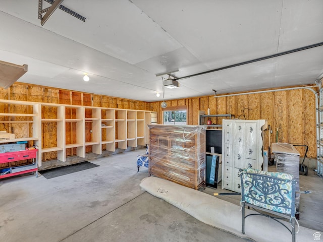 787 E Casa Blanco Cir, Midvale, UT 84047 - garage with a garage door opener