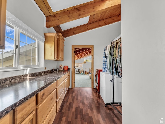 11551 S Woodhampton Dr E, Sandy, UT 84092 - kitchen with washer and dryer, plenty of natural light, dark wood-style flooring, and dark countertops