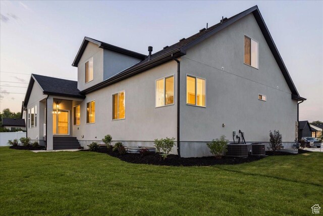 954 S Sandy Ln, Spanish Fork, UT 84660 - back of house with a yard and stucco siding