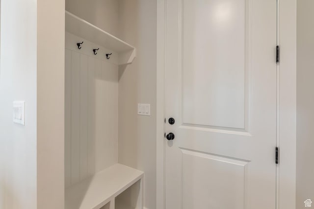 551 W Summerhill Ln, Centerville, UT 84014 - view of mudroom