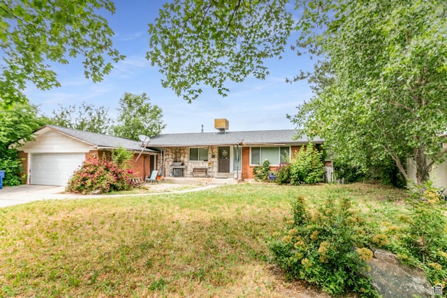 5841 S Fontaine Bleu Dr E, Murray, UT 84121 - ranch-style house featuring covered porch, an attached garage, driveway, and a front yard