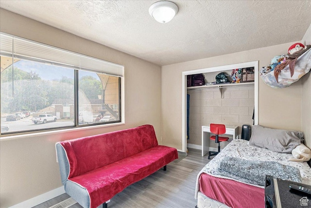 1454 Lancelot Dr, Provo, UT 84601 - bedroom featuring light wood-style flooring, a textured ceiling, and a closet