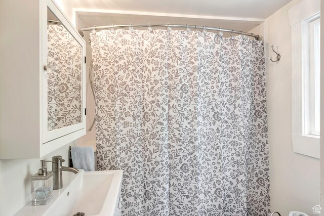 22 W 300 N, Salt Lake City, UT 84103 - full bathroom with a sink and curtained shower