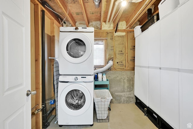 874 W 1145 N, Clinton, UT 84015 - laundry room featuring stacked washer / drying machine
