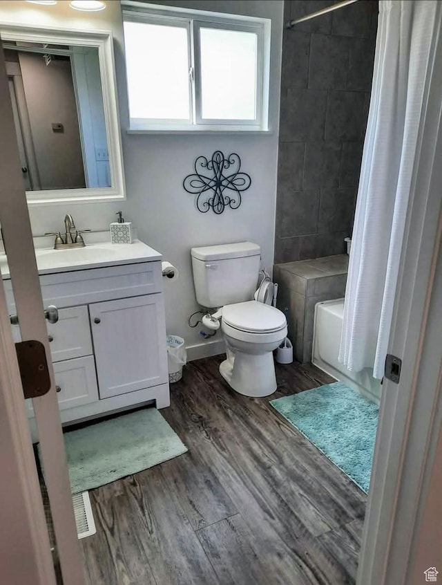 1018 E 40 N, Springville, UT 84663 - bathroom with vanity, wood finished floors, and shower / tub combo
