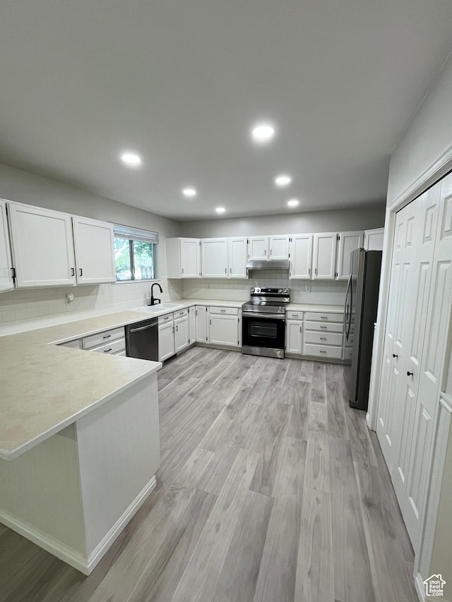 345 E 350 N, Salem, UT 84653 - kitchen featuring appliances with stainless steel finishes, light wood-type flooring, a peninsula, backsplash, and recessed lighting