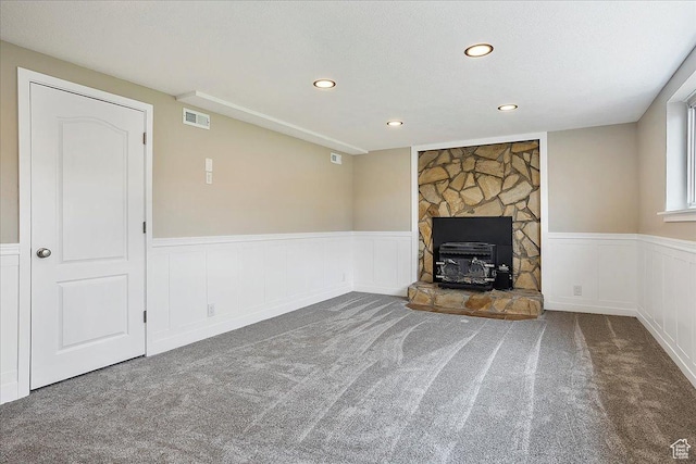 315 E 900 N, Brigham City, UT 84302 - unfurnished living room featuring carpet floors, a wainscoted wall, recessed lighting, and a decorative wall