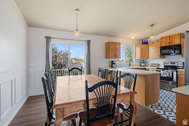 387 W 1900 S, Clearfield, UT 84015 - dining room with dark wood-style floors
