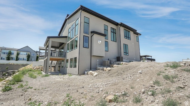 7233 W Summit Top Ln, Herriman, UT 84096 - back of property with stucco siding and a balcony