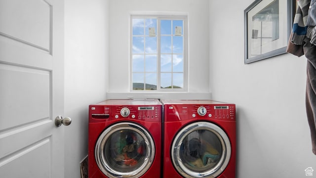 721 W Glovers Ln, Farmington, UT 84025 - washroom featuring washer and clothes dryer and plenty of natural light